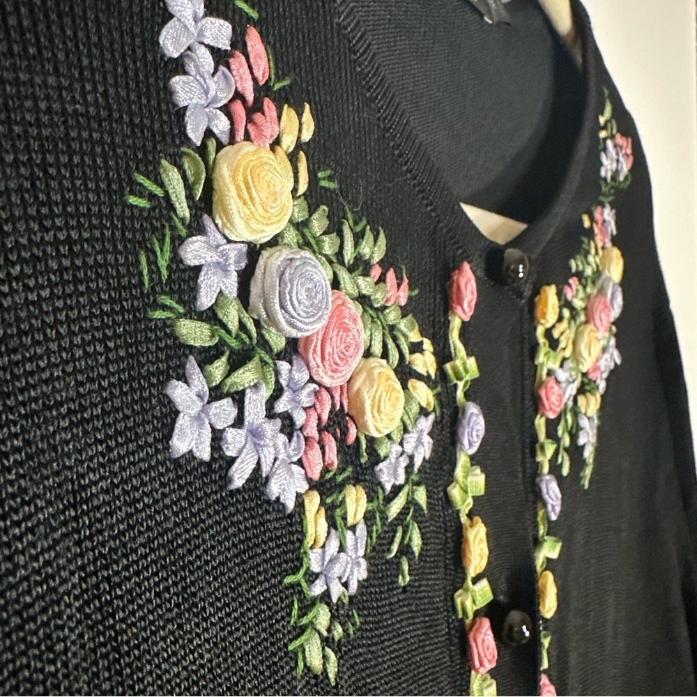 Lilly‎ Black Embroidered Floral Button Front Cardigan Sweater M - Picture 10 of 16